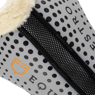 Amortecedor com espuma de memória e lã ecológica com grip de silicone e logotipo Equestro Cinzento