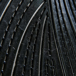 Amortecedor de memória com aderência em gel hexagonal e elevação frontal Acavallo Branco