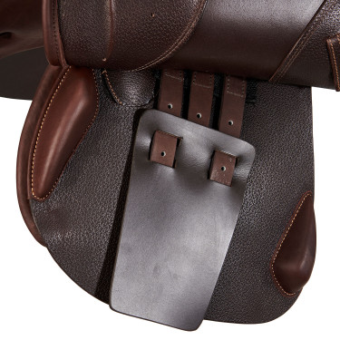 Sela de salto KC Race 2.6 Professional com armação em carbono e kevlar Acavallo Castanho escuro Sela de salto KC Race 2.6 Professional com armação em carbono e kevlar Acavallo Castanho escuro