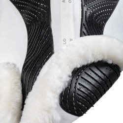 Almofada de salto Numnah com aderência em gel dos dois lados e borda completa em lã de carneiro Acavallo Branco / preto