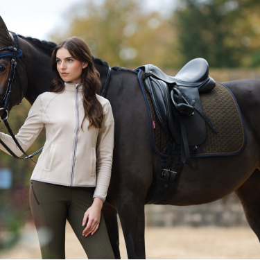Tapete LeMieux Suede Dressage Square Alpino Castanho Tapete LeMieux Suede Dressage Square Alpino Castanho