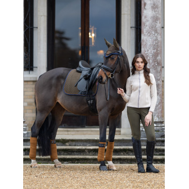 Tapete LeMieux Suede Dressage Square Alpino Castanho Tapete LeMieux Suede Dressage Square Alpino Castanho