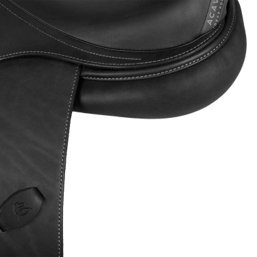 Sela polivalente Bernini com painéis de látex Acavallo Sela polivalente Bernini com painéis de látex Acavallo