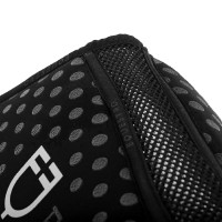 Tapete de espuma com memória de forma, aderência de silicone e logotipo branco Equestro Preto