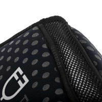 Tapete de espuma com memória de forma, aderência de silicone e logotipo branco Equestro Preto