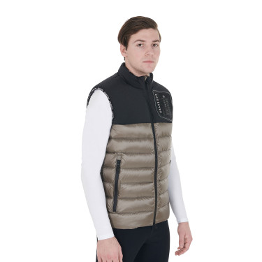 Colete masculino em dois materiais com patch de silicone Equestro Colete masculino em dois materiais com patch de silicone Equestro