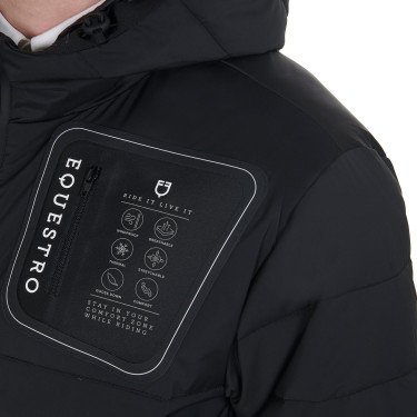 Casaco acolchoado em tecido elástico masculino com emblema em silicone Equestro Casaco acolchoado em tecido elástico masculino com emblema em silicone Equestro