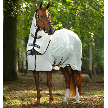 Couverture anti-mouches Rambo Natura Summer 0g avec couvre-cou Horseware Blanc / marine Couverture anti-mouches Rambo Natura Summer 0g avec couvre-cou Horseware Blanc / marine