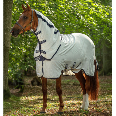 Couverture anti-mouches Rambo Natura Summer 0g avec couvre-cou Horseware Blanc / marine Couverture anti-mouches Rambo Natura Summer 0g avec couvre-cou Horseware Blanc / marine