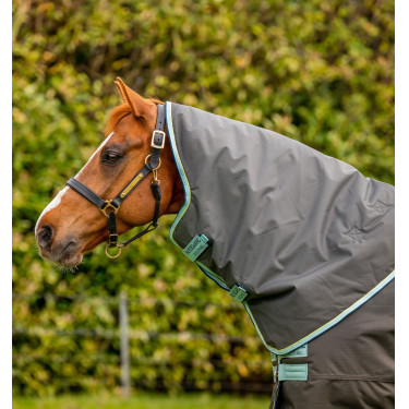 Capa Horseware Amigo Hero Ripstop Plus com cobre-pescoço 200g Capa Horseware Amigo Hero Ripstop Plus com cobre-pescoço 200g