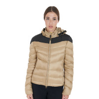 Casaco acolchoado feminino corte slim com capuz removível Equestro Bege Casaco acolchoado feminino corte slim com capuz removível Equestro Bege