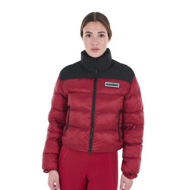 Casaco acolchoado curto feminino em tecido elástico Equestro Casaco acolchoado curto feminino em tecido elástico Equestro
