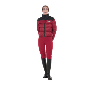 Casaco acolchoado curto feminino em tecido elástico Equestro Casaco acolchoado curto feminino em tecido elástico Equestro