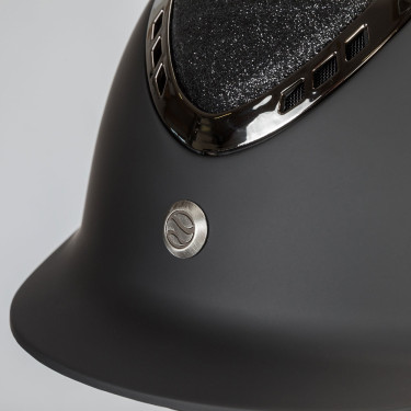 Capacete EQ3 Pardus Smooth Top com ajuste de roda Back on Track Preto com brilhos Capacete EQ3 Pardus Smooth Top com ajuste de roda Back on Track Preto com brilhos