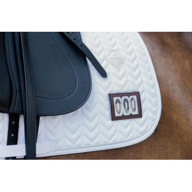 Almofada de sela de competição Fishbone com 2 números Kentucky Dressage Almofada de sela de competição Fishbone com 2 números Kentucky Dressage