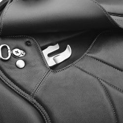 Sela Bates Caprilli Close Contact+ com pala avançada em couro Luxe Preto Sela Bates Caprilli Close Contact+ com pala avançada em couro Luxe Preto