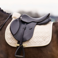 Almofada de sela Imperial Riding Simone GP Latté Castanho Almofada de sela Imperial Riding Simone GP Latté Castanho