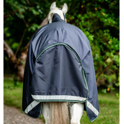 Cobertura externa Horseware Rambo Wug 0g 1000D Marinho / verde caçador / prata Azul-marinho Cobertura externa Horseware Rambo Wug 0g 1000D Marinho / verde caçador / prata Azul-marinho