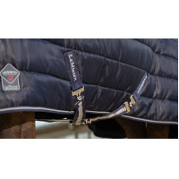 Cobertura LeMieux Arika Stable-Tek 200 g Azul-marinho Cobertura LeMieux Arika Stable-Tek 200 g Azul-marinho