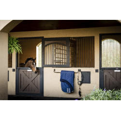Cobertura de estábulo Horseware Rhino 350g VL Preto / cinza titânio / azul clássico Cobertura de estábulo Horseware Rhino 350g VL Preto / cinza titânio / azul clássico