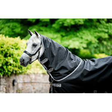 Capa Horseware Amigo 1200D Turnout Plus 50g Preto / cinza titânio / prata Capa Horseware Amigo 1200D Turnout Plus 50g Preto / cinza titânio / prata