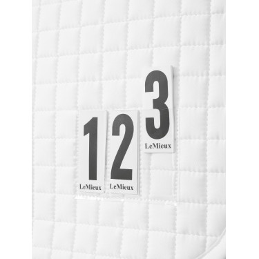 Tapis LeMieux de competição close contact square - algodão Branco com números Tapis LeMieux de competição close contact square - algodão Branco com números