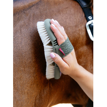 Escova macia com cerdas de cabra Flexi LeMieux Lilás Violeta Escova macia com cerdas de cabra Flexi LeMieux Lilás Violeta