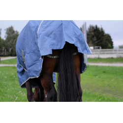 Capa Equithème Tyrex 600D reciclada Azul-marinho Capa Equithème Tyrex 600D reciclada Azul-marinho