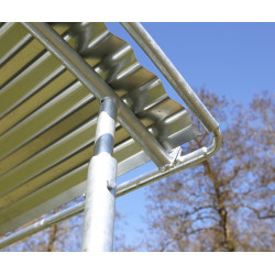 Ripeador quadrado com telhado Hobby Kerbl zincado 1,5 x 1,5 m 8 cavalos