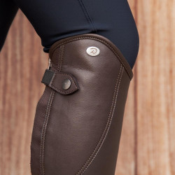 Mini Chaps Pro Dy'on Castanho Mini Chaps Pro Dy'on Castanho
