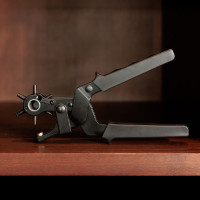 Alicate Perfurador Extra Forte Grooming Deluxe da Kentucky Preto Alicate Perfurador Extra Forte Grooming Deluxe da Kentucky Preto