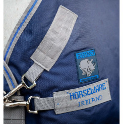 Capa de exterior Horseware Rhino® Plus Pónei 250g Preto / cinza titânio / azul clássico Capa de exterior Horseware Rhino® Plus Pónei 250g Preto / cinza titânio / azul clássico