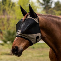 Máscara anti-moscas Equestro com logótipo frontal Noz Castanho Máscara anti-moscas Equestro com logótipo frontal Noz Castanho