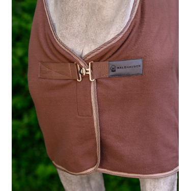 Manta polar econômica Waldhausen com tiras cruzadas Mocca Castanho