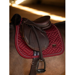Sela Equestrian Stockholm Jumping com falso pelo de carneiro Crystal Bordéus Bordô Sela Equestrian Stockholm Jumping com falso pelo de carneiro Crystal Bordéus Bordô