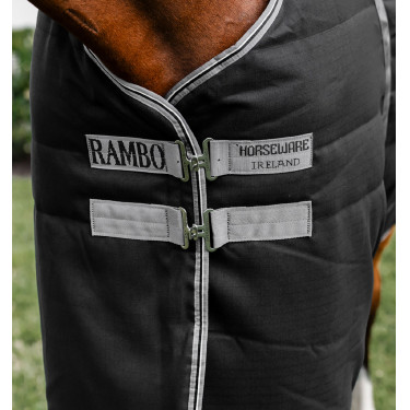 Cobertura de estábulo Horseware Rambo® 400g 1000D Preto / tempestade / cinza prateado