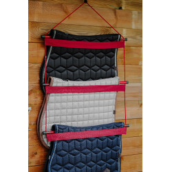 Expositor em forma de escada para cobertor Hippotonic Bordéus Bordô Expositor em forma de escada para cobertor Hippotonic Bordéus Bordô