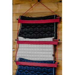 Expositor em forma de escada para cobertor Hippotonic Bordéus Bordô Expositor em forma de escada para cobertor Hippotonic Bordéus Bordô