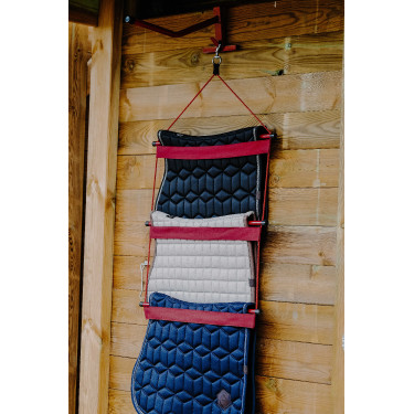 Expositor em forma de escada para cobertor Hippotonic Bordéus Bordô Expositor em forma de escada para cobertor Hippotonic Bordéus Bordô