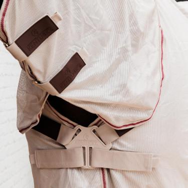 Capa anti-moscas Comfort Classic com cobertura de pescoço e ventre Kentucky Bege / bordô Capa anti-moscas Comfort Classic com cobertura de pescoço e ventre Kentucky Bege / bordô