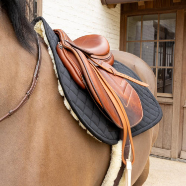 Manta de sela em pele de carneiro Skin Friendly Diamond Jumping Kentucky Preto