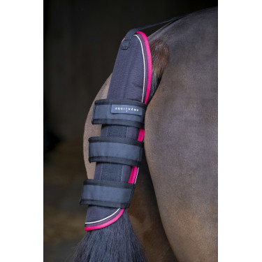 Protetor de cauda Equithème Tyrex 1200D Preto / framboesa Protetor de cauda Equithème Tyrex 1200D Preto / framboesa