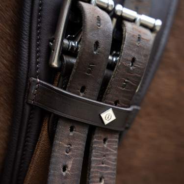 Cilha de dressage Imperial Riding anatómica com fivelas de rolete Castanho escuro