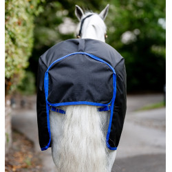 Capa Horseware Amigo Ripstop 900D Plus Pônei Turnout 100g Preto / azul clássico Capa Horseware Amigo Ripstop 900D Plus Pônei Turnout 100g Preto / azul clássico