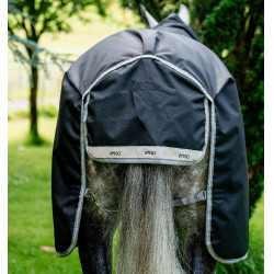 Capa Horseware Amigo 1200D XL Turnout 50g Preto / cinza titânio / prata