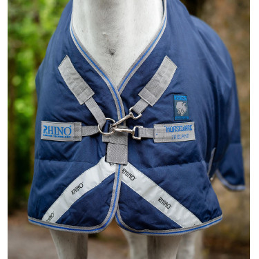 Capa de exterior Horseware Rhino® Plus Pónei 250g Preto / cinza titânio / azul clássico Capa de exterior Horseware Rhino® Plus Pónei 250g Preto / cinza titânio / azul clássico