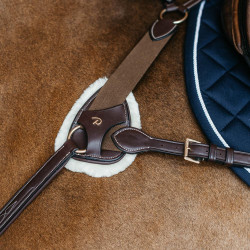 Almofada de Proteção em Lã Artificial para Peitoral de 5 Pontos Dy'on Castanho Almofada de Proteção em Lã Artificial para Peitoral de 5 Pontos Dy'on Castanho