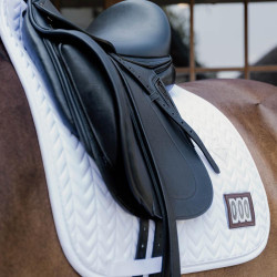 Almofada de sela de competição Fishbone com 2 números Kentucky Dressage Branco Almofada de sela de competição Fishbone com 2 números Kentucky Dressage Branco