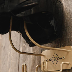 Suporte de Capacete com Gancho de Aço Grooming Deluxe by Kentucky Ouro Suporte de Capacete com Gancho de Aço Grooming Deluxe by Kentucky Ouro