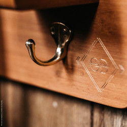 Suporte de cabeçadas equestre em bambu Kentucky